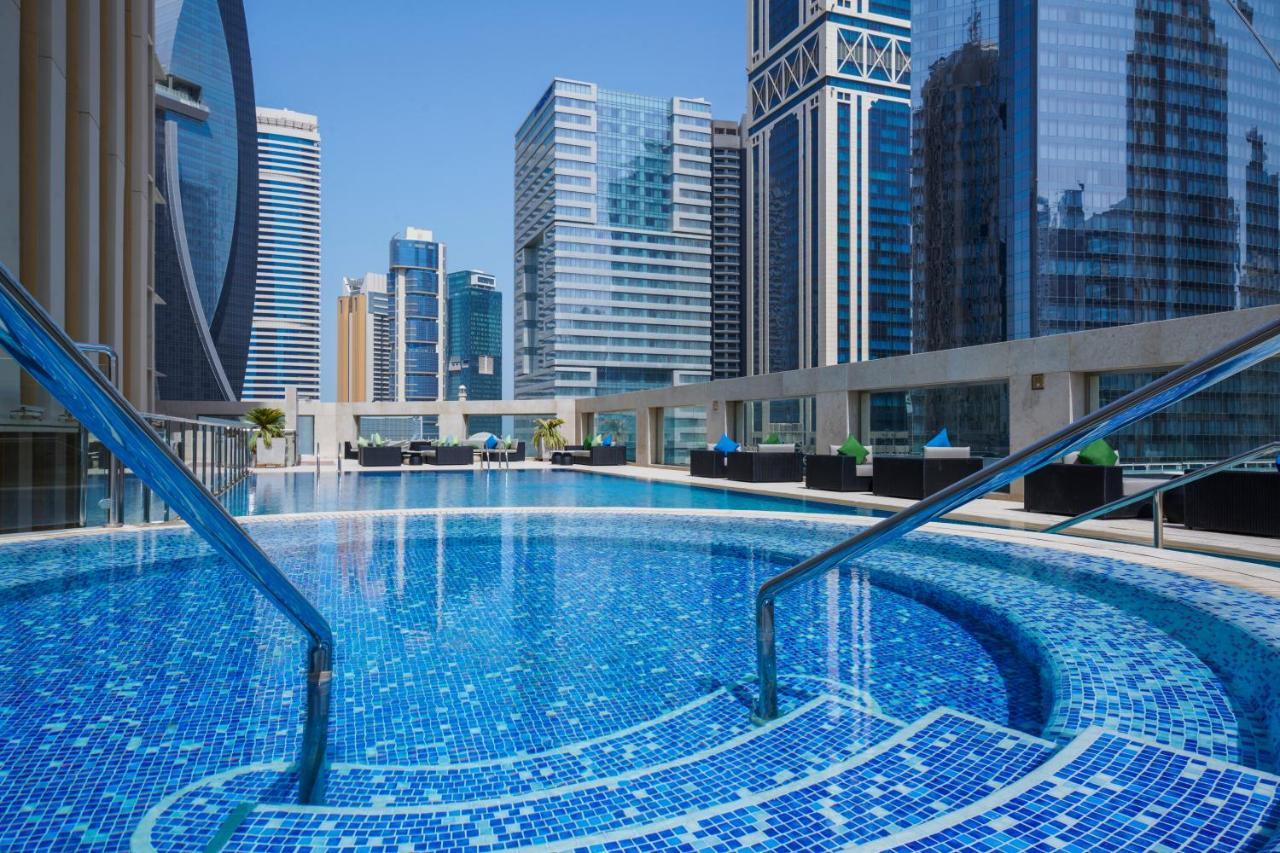 Wyndham Grand Doha West Bay Beach Εξωτερικό φωτογραφία The swimming pool at the hotel