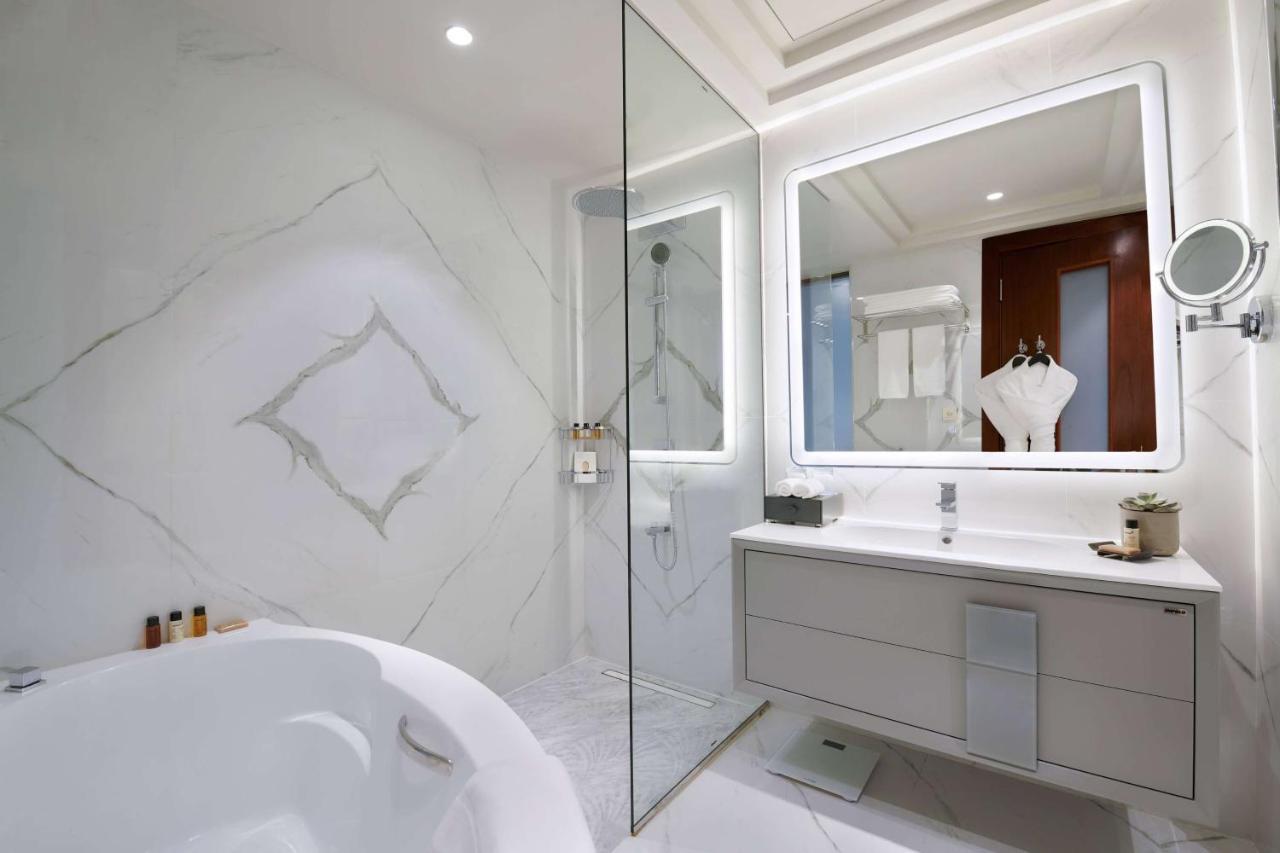 Wyndham Grand Doha West Bay Beach Εξωτερικό φωτογραφία Bathroom