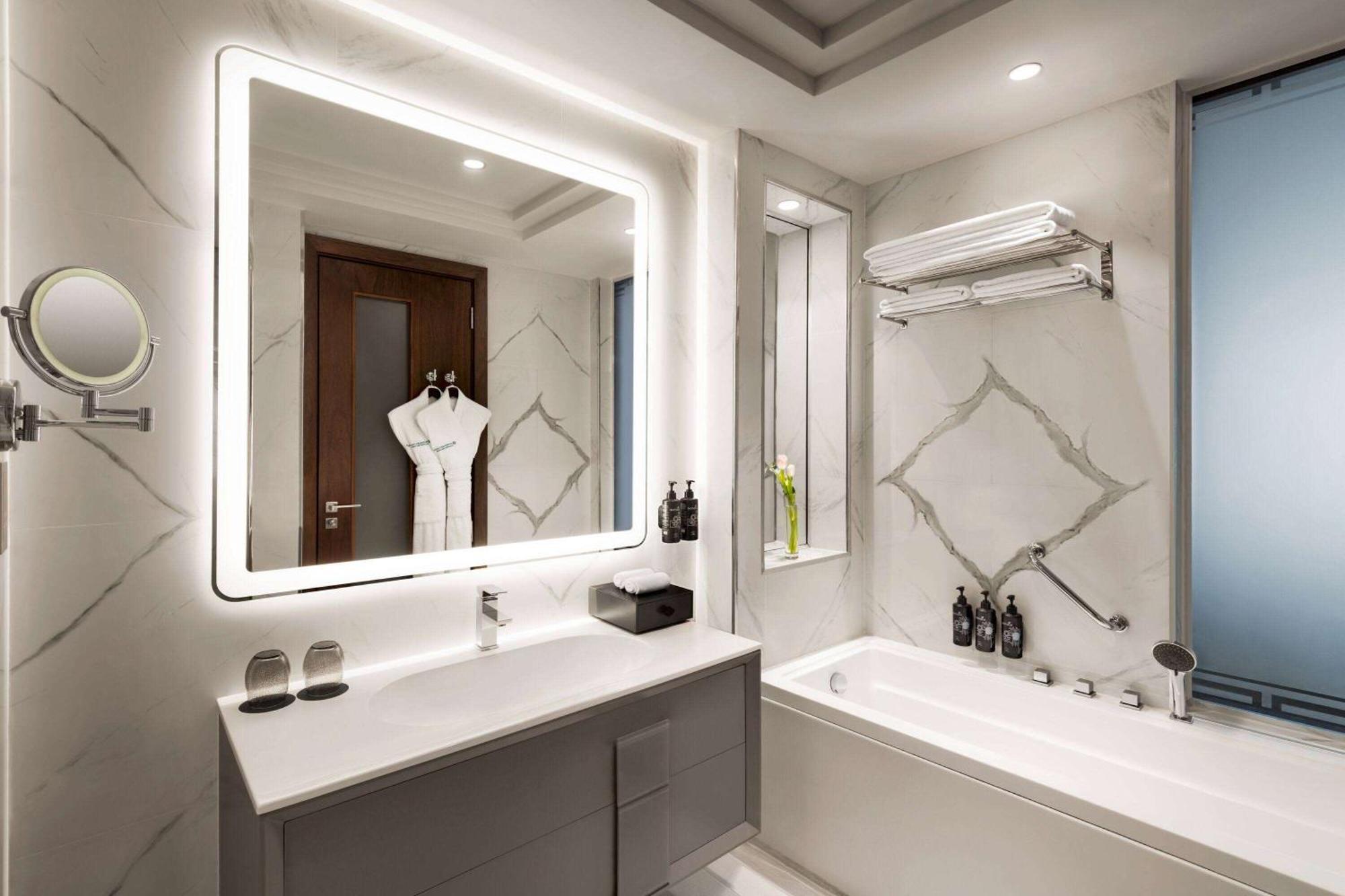 Wyndham Grand Doha West Bay Beach Εξωτερικό φωτογραφία Bathroom