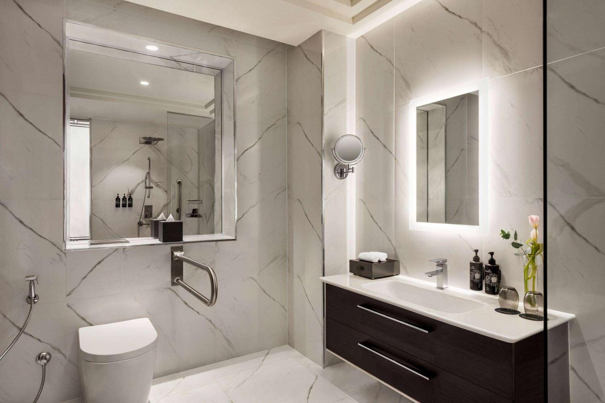 Wyndham Grand Doha West Bay Beach Εξωτερικό φωτογραφία Bathroom
